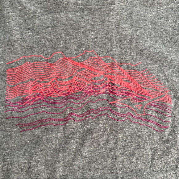 Mizuno Woman’s Tee - Picture 6 of 6